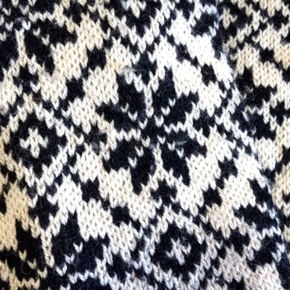 LLBean Women's Black and White Scandinavean Button Front Cardigan Sweater Size M - Picture 4 of 8